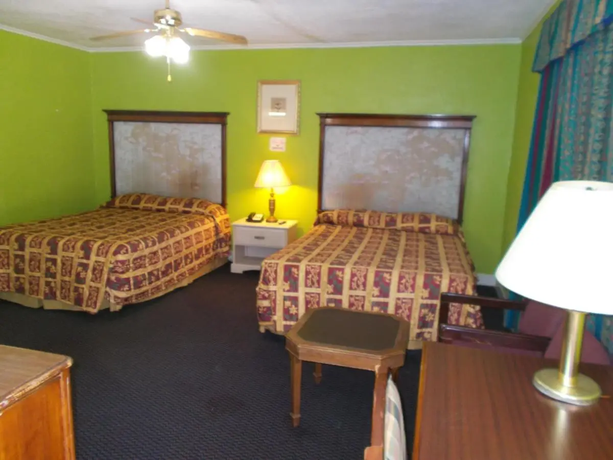 Hillside Motel 7