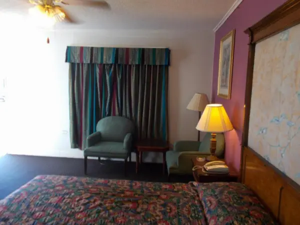 Hillside Motel 5